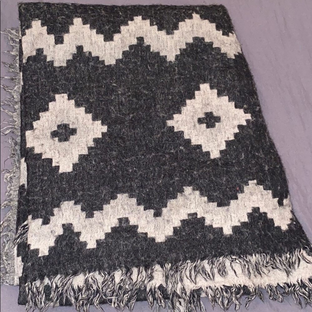 Aritzia Wilfred blanket scarf